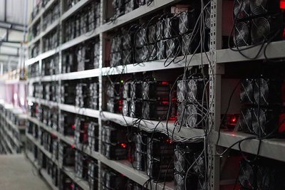 State-of-the-art mining farm hosting multiple high-performance rigs