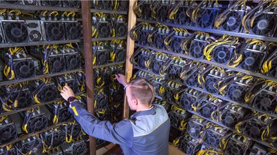 Large-scale mining farm featuring numerous rigs working together